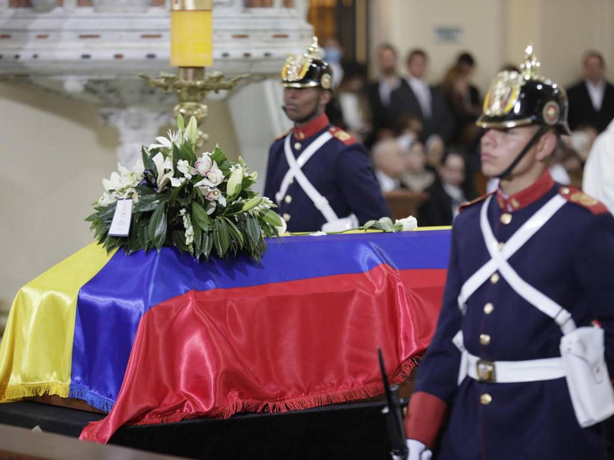 Petro no asiste a funeral de Uribe Turbay y lo llama ‘Mario’ durante minuto de silencio
