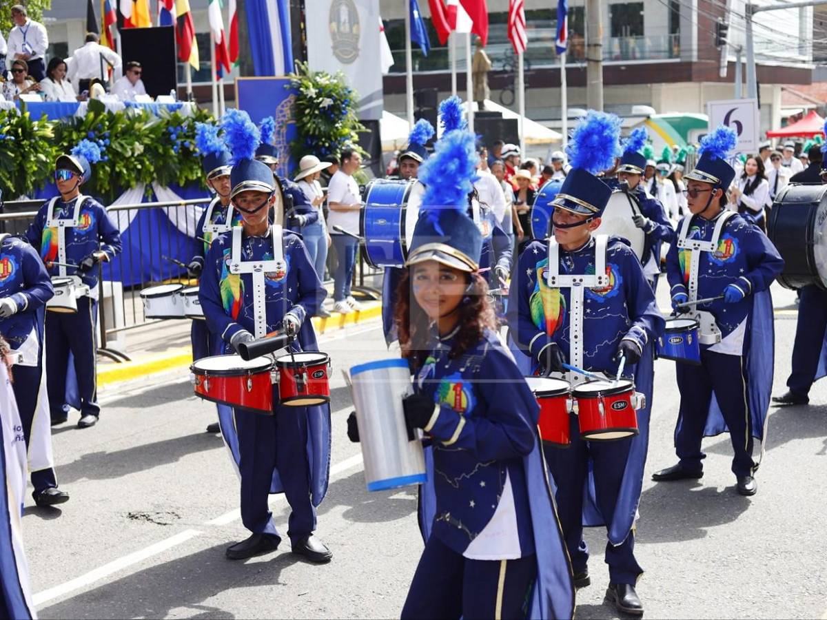Las bandas con los trajes más espectaculares en los desfiles patrios 2026