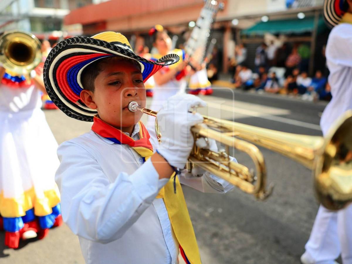 Las bandas con los trajes más espectaculares en los desfiles patrios 2026