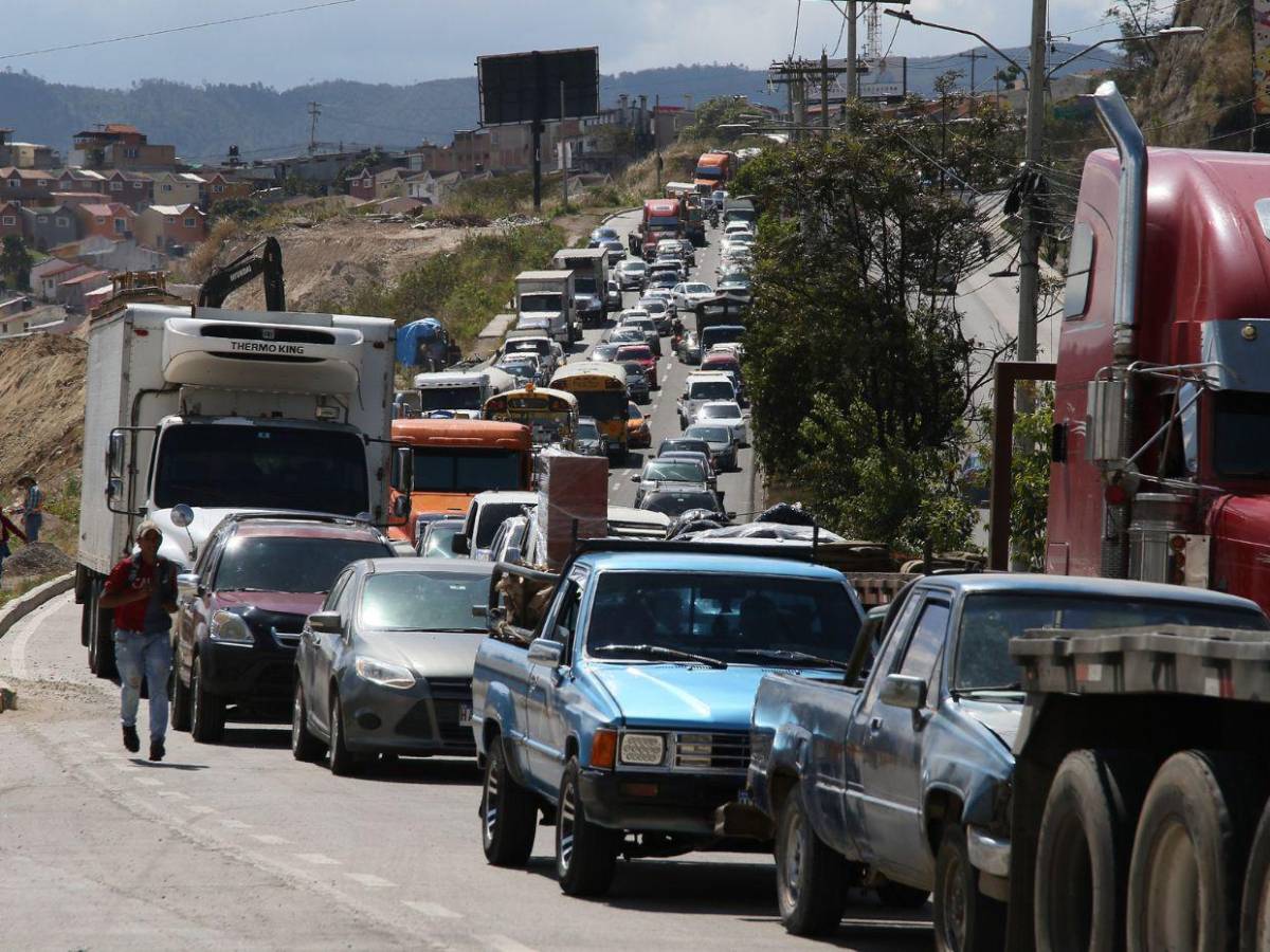 Tráfico infernal en la salida al sur: casi 10 horas de congestionamiento vial