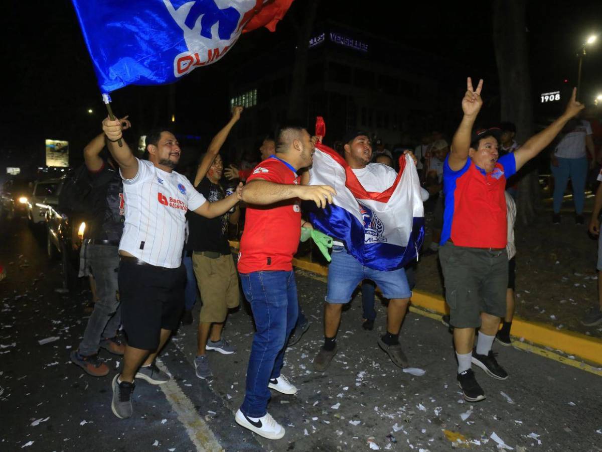 ¡Algarabía! Olimpistas celebran en las calles de San Pedro Sula la copa 39