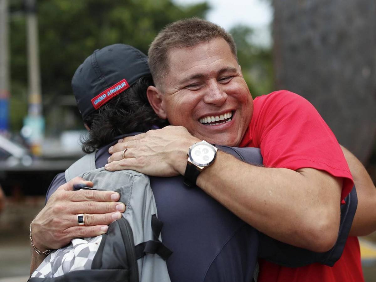 Mario Guevara, periodista deportado por informar arresto de migrantes, ya está en El Salvador