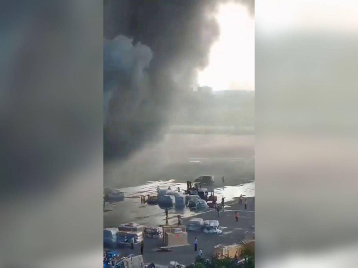 Sin vuelos por varias horas: incendio en aeropuerto de Bangladesh genera caos aéreo