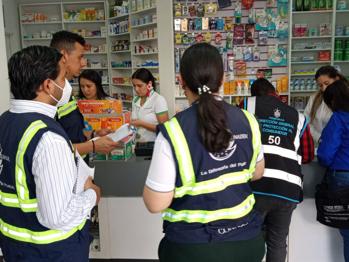 Ejecutan operativos en varias farmacias de la capital para garantizar precios