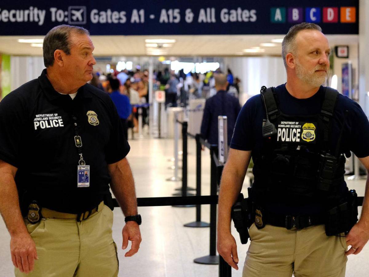 Lo que debes saber sobre el despliegue de agentes de ICE en 14 aeropuertos de EE UU
