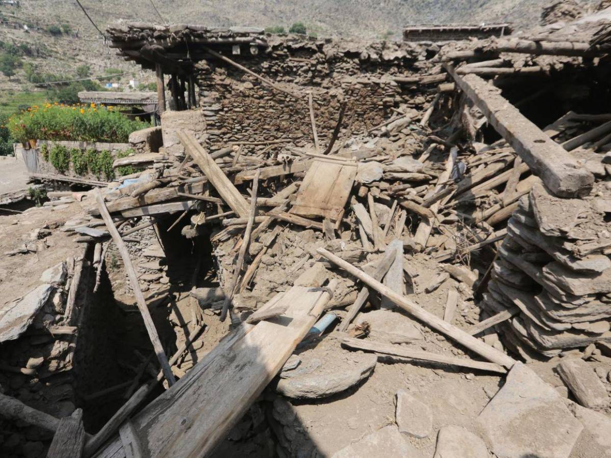 Los muertos por el terremoto de Afganistán superan los 1,400