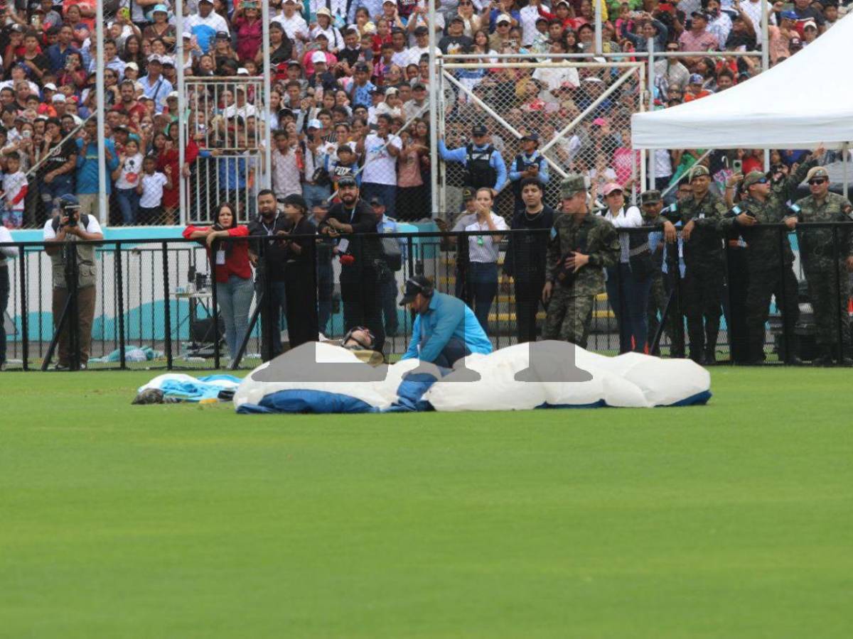 Cuadro a cuadro, así fue la brutal caída de un paracaidista en el Estadio Nacional