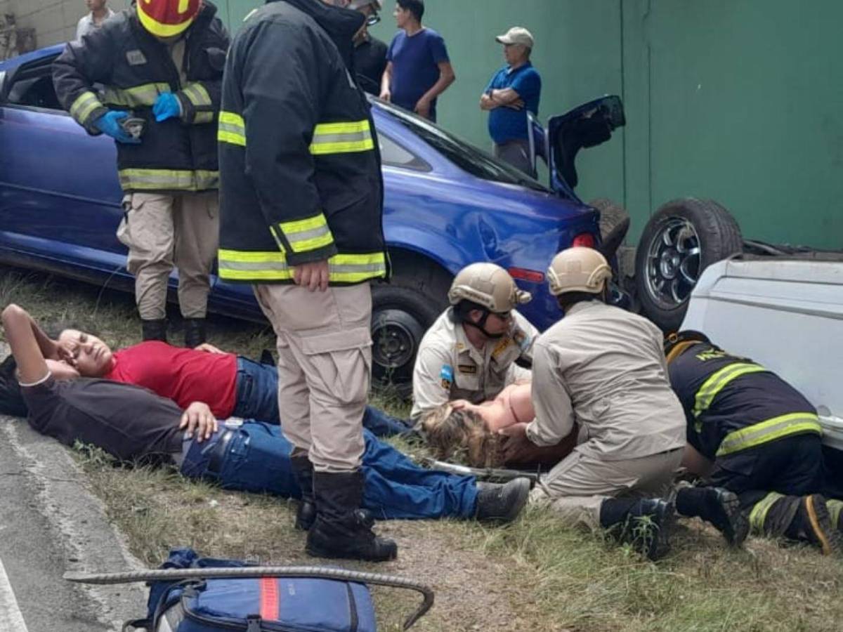 Las imágenes del accidente de dos vehículos en Valle de Ángeles; hay 6 heridos