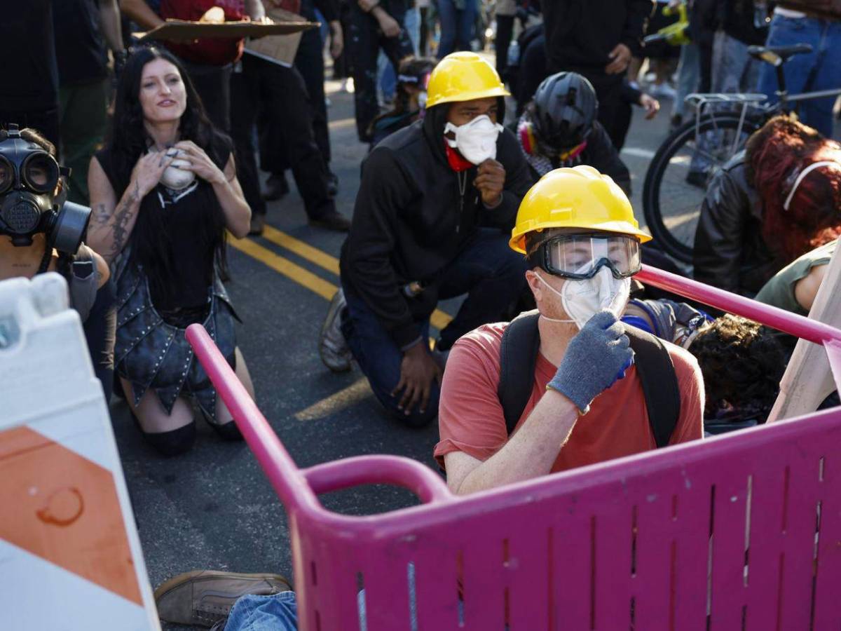 La comunidad de Los Ángeles se resiste a doblegar; siguen protestas