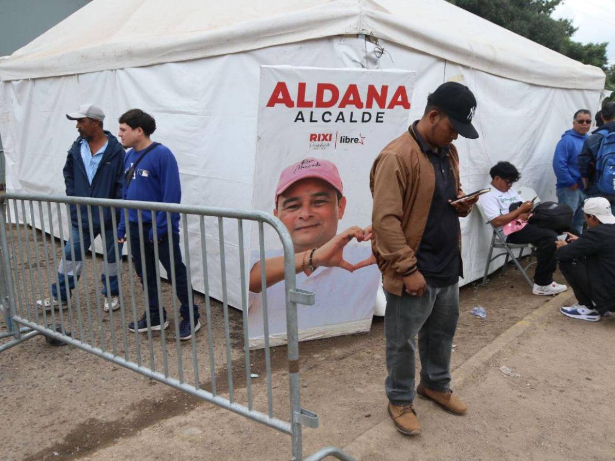 Colectivos de Libre mantienen presencia frente a Infop pese a desalojo de la Policía Nacional