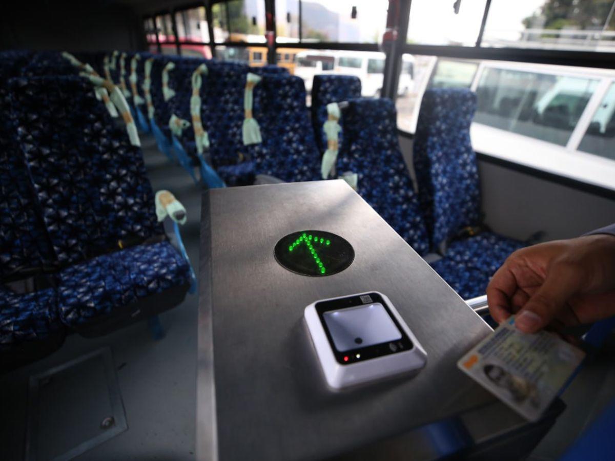 Los dirigentes del transporte afinan detalles para implementar en 83 buses el cobro electrónico “recargable”, con esa modalidad los conductores no necesitarán ayudantes.