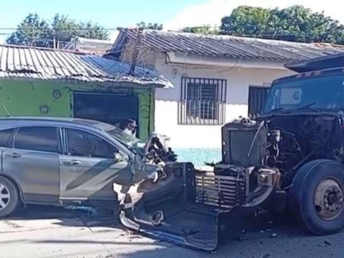 Destrucción total: las imágenes del brutal impacto de una camioneta y una volqueta en Comayagua