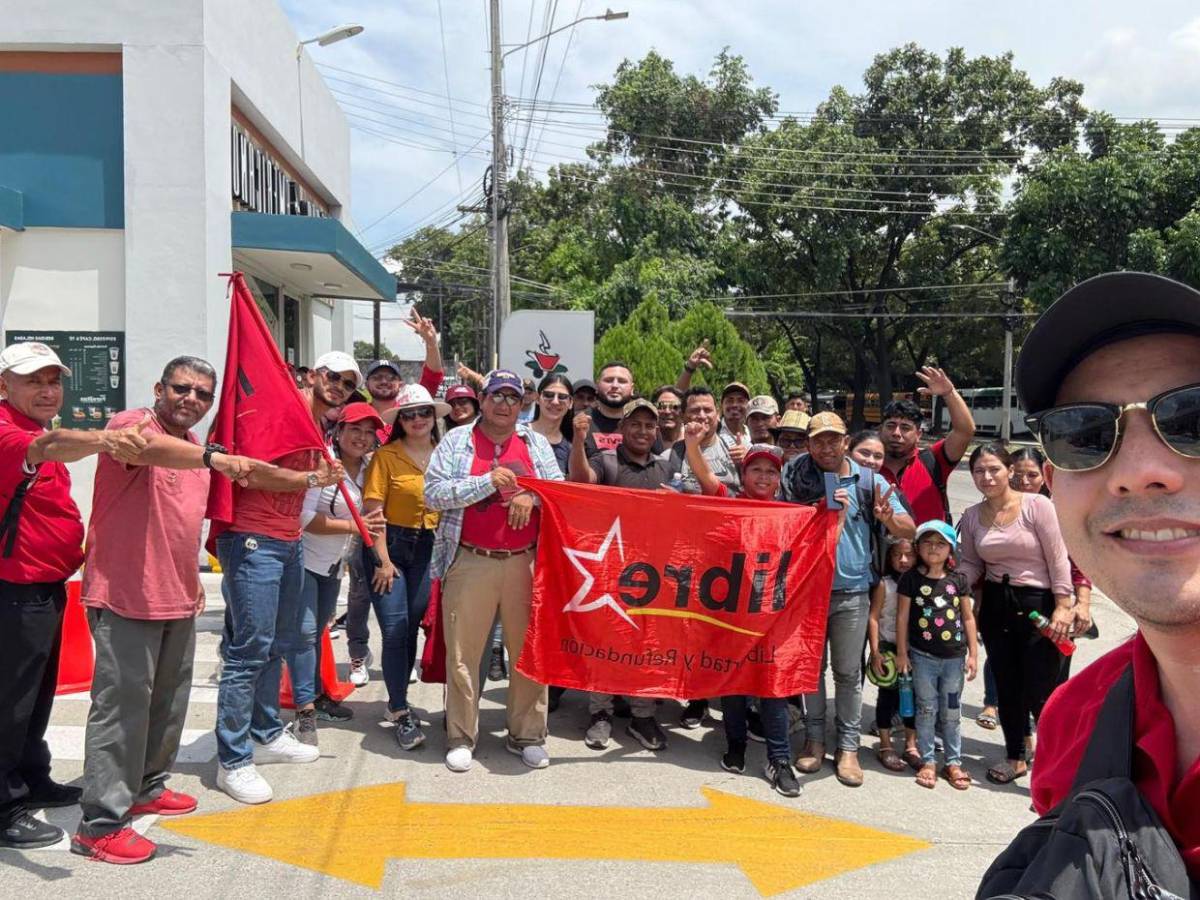 Pese a ser suspendida de Libre, Isis Cuéllar participó en marcha del partido en SPS