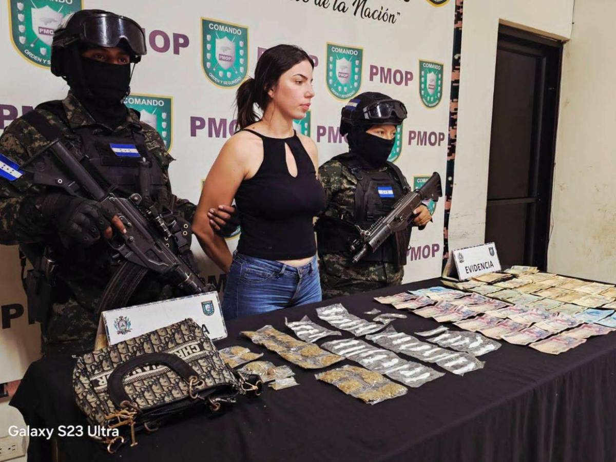 Capturan en SPS a La Chela con 67 envoltorios de supuesta droga y dinero en efectivo