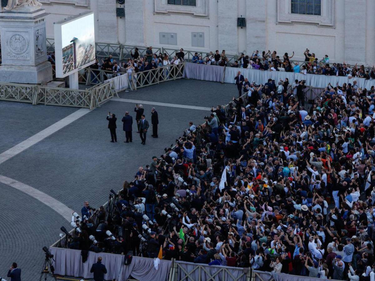Multitud histórica: más de 150,000 personas recibieron al Papa León XIV