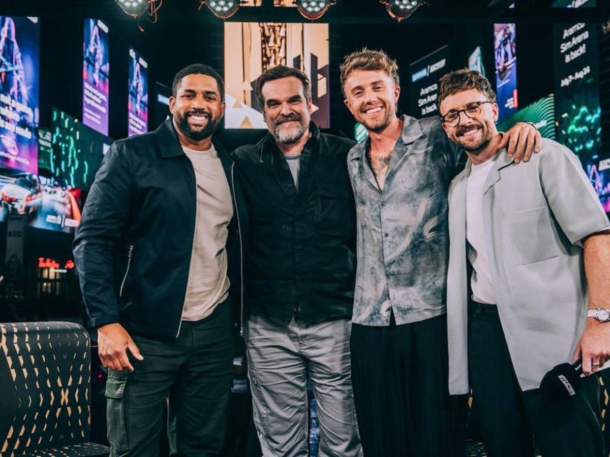 Millie Bobby Brown celebra su 22 cumpleaños con David Harbour pese a la denuncia por acoso