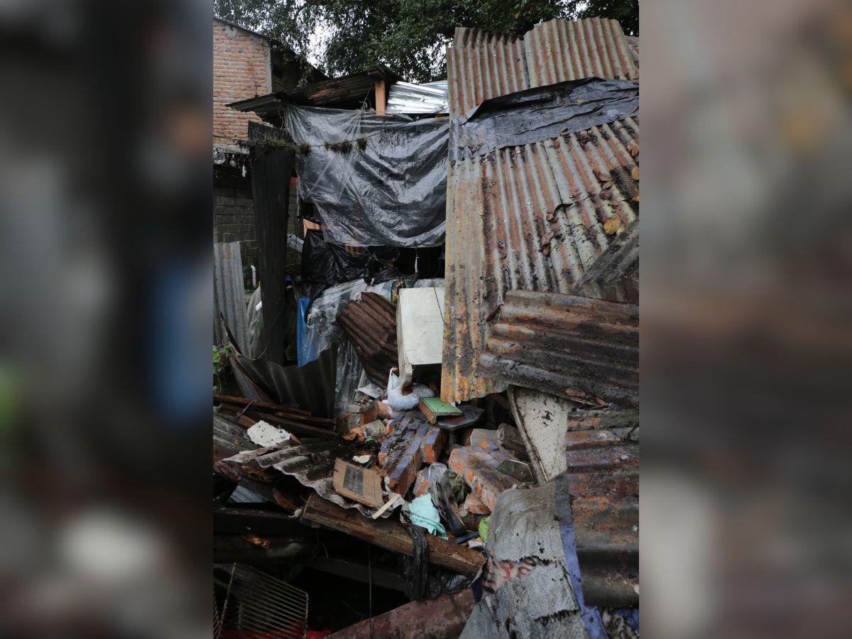 Lluvias por tropical Sara provocan deslizamientos colonia La Peña de la capital Lluvias por tropical Sara provocan deslizamientos colonia La Peña de la capital