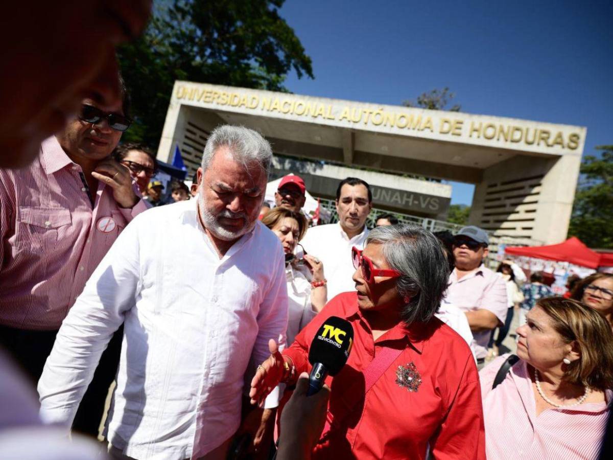 “Libre es una m...”: Roberto Contreras critica retraso en la apertura de urnas en SPS