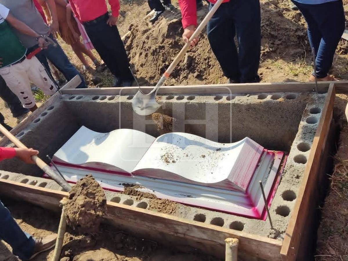 Nos dejas un vacío: dura despedida a las víctimas de la masacre en Trujillo