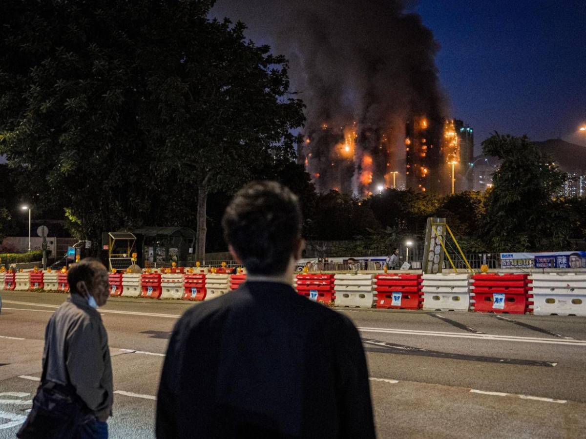 Incendio de Hong Kong: Gobierno se reúne de emergencia y habilita refugios