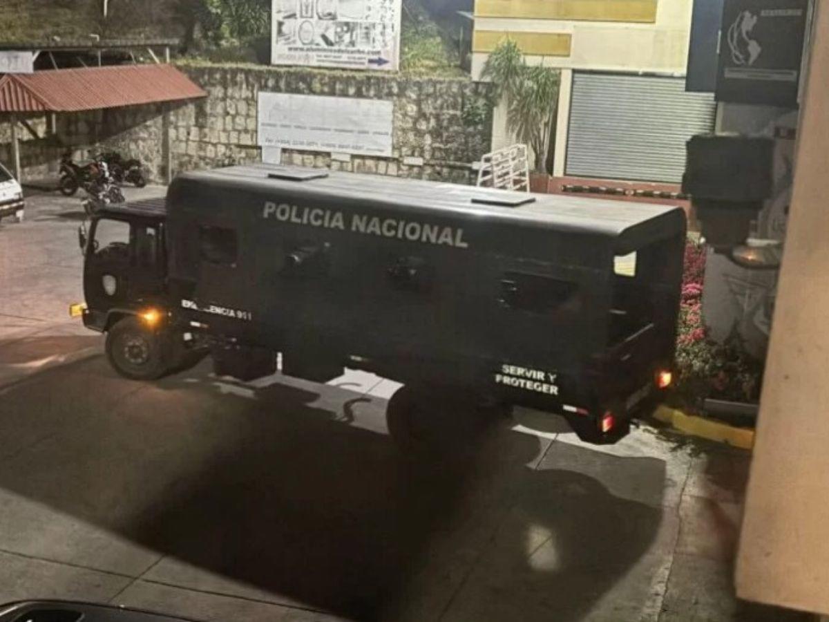 Blindan Canal 8 ante protestas de empleados que exigen pago de salarios