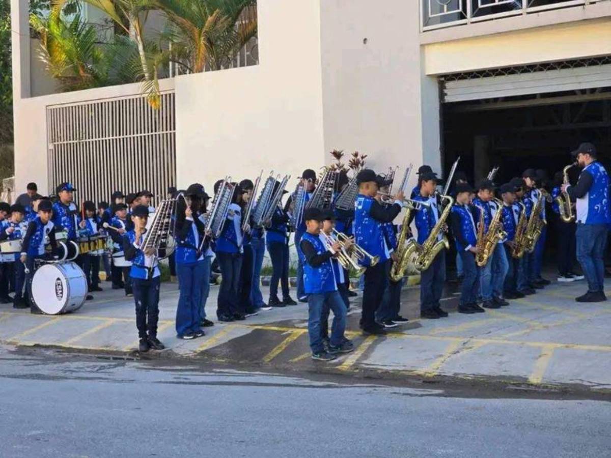 Hondureños celebran con fervor cívico los 204 años de independencia en todo el país