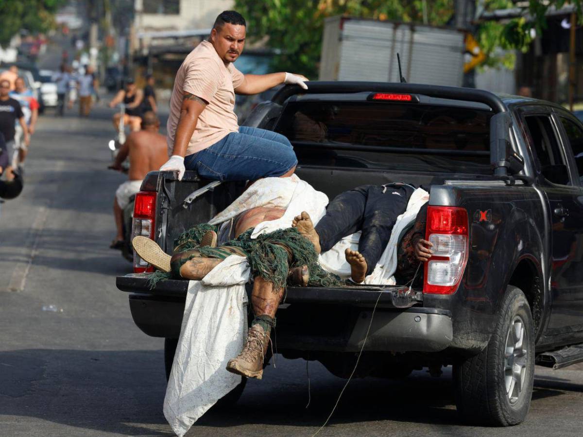 Pasaron la noche rescatando cadáveres en Río de Janeiro: así fue la operación policial más letal de la historia