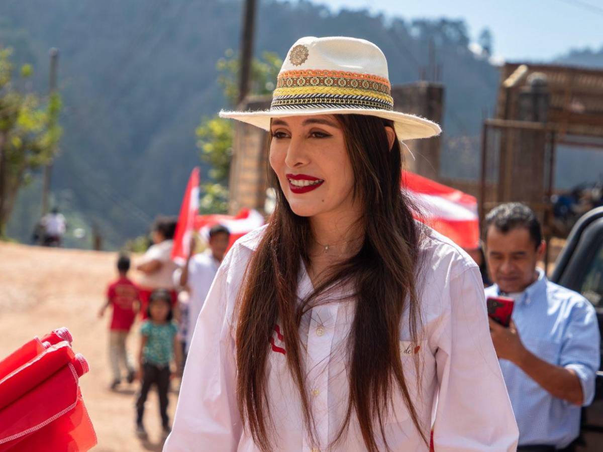 Iroshka Elvir y Alia Kafati se enfrentan en redes: Traidora, asolapada y acomodada