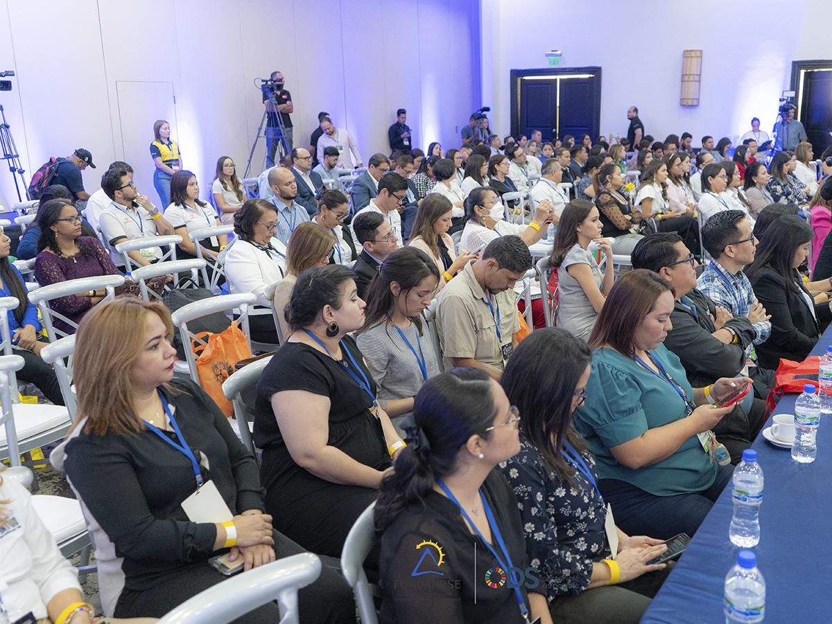 La Semana de la Sostenibilidad 2023 contó con un lleno total de participantes, quienes adquirieron nuevos conocimientos y estrategias enfocadas en el medio ambiente, lo social y lo económico.