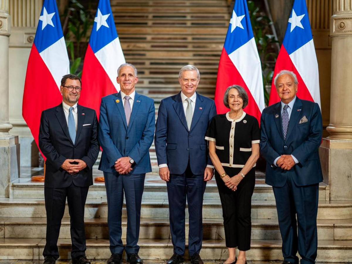 Nasry Asfura se reúne con el rey Felipe VI y José Antonio Kast previo investidura en Chile