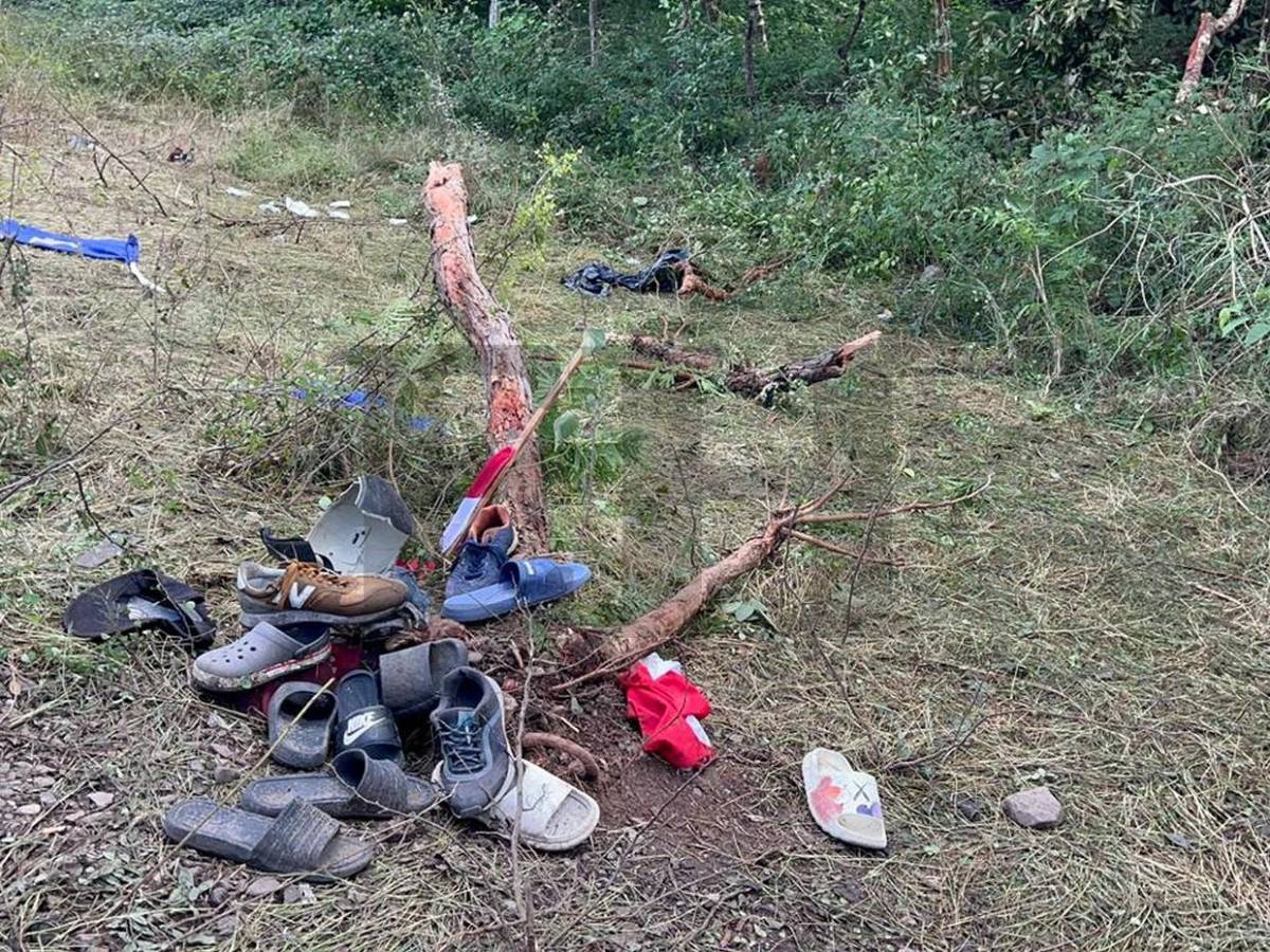 Zapatos, banderas y vidas destrozadas, evidencias en sitio del accidente en Santa Bárbara