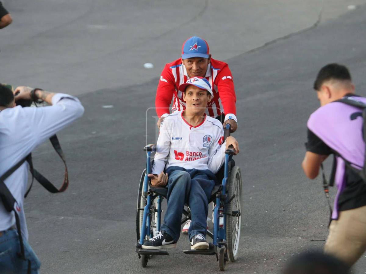 ¡Olimpismo a flor de piel! El carnaval de la Ultra Fiel previo a la final Olimpia - Marathón