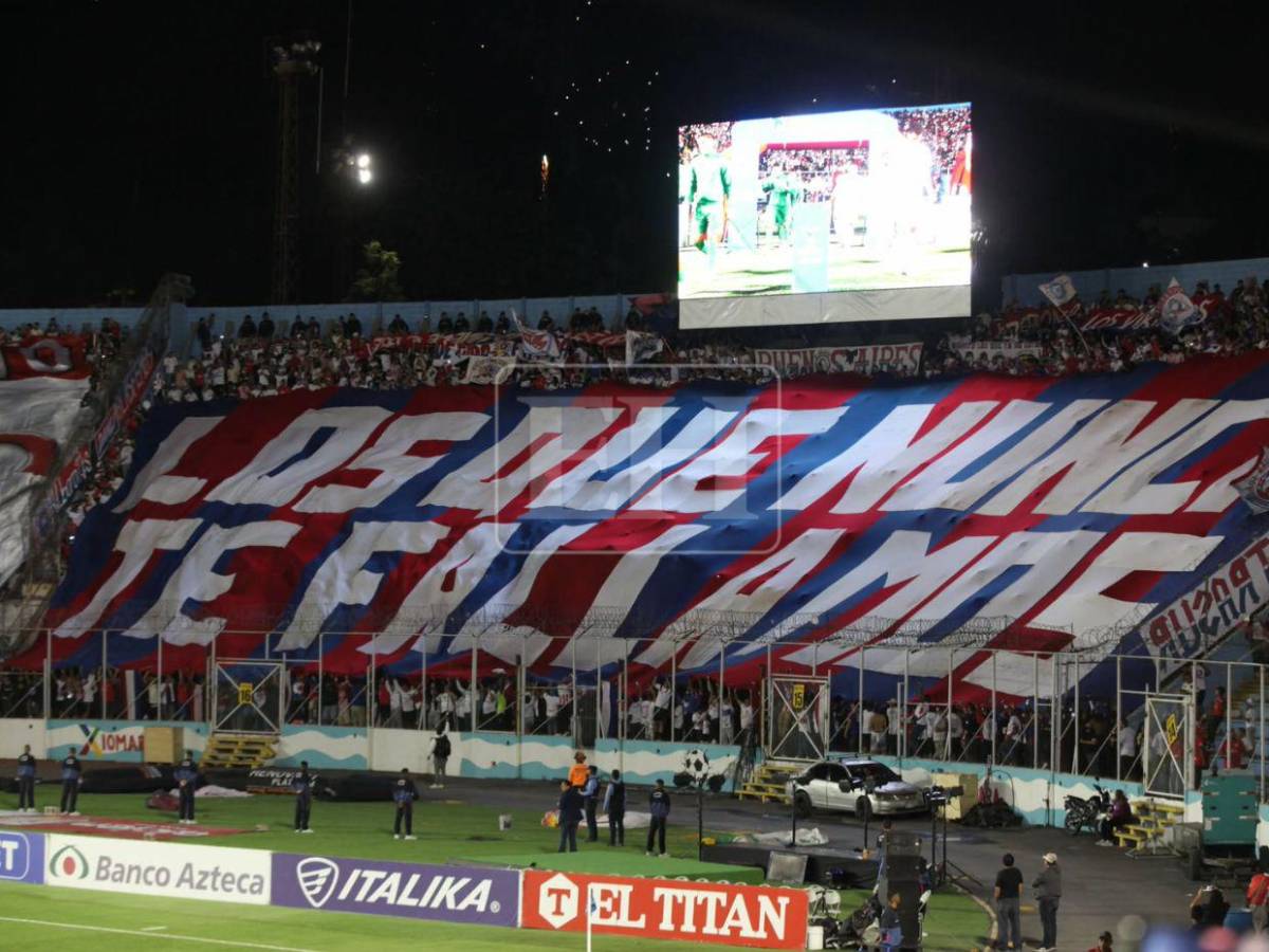 ¡Con tifo y show de luces! Así fue recibido el Olimpia en la gran final