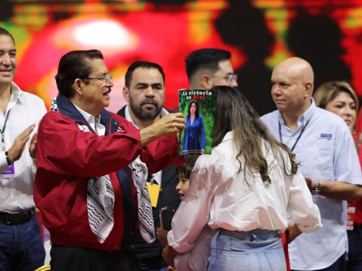 El nieto con el sombrero, figuras que resurgen y polémica revista: curiosidades en asamblea de Libre