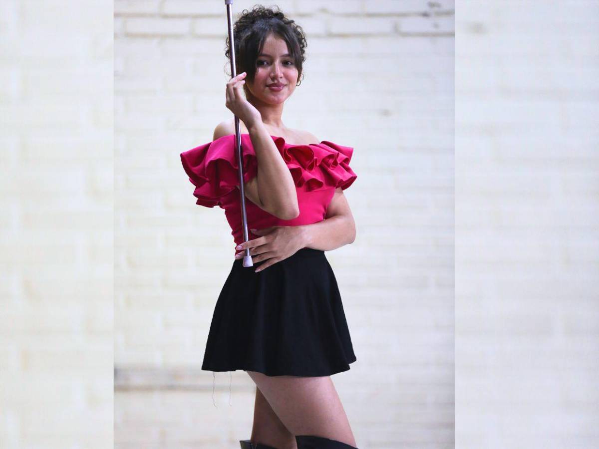 Con orgullo patrio, palillonas del Instituto Superación San Francisco listas para los desfiles