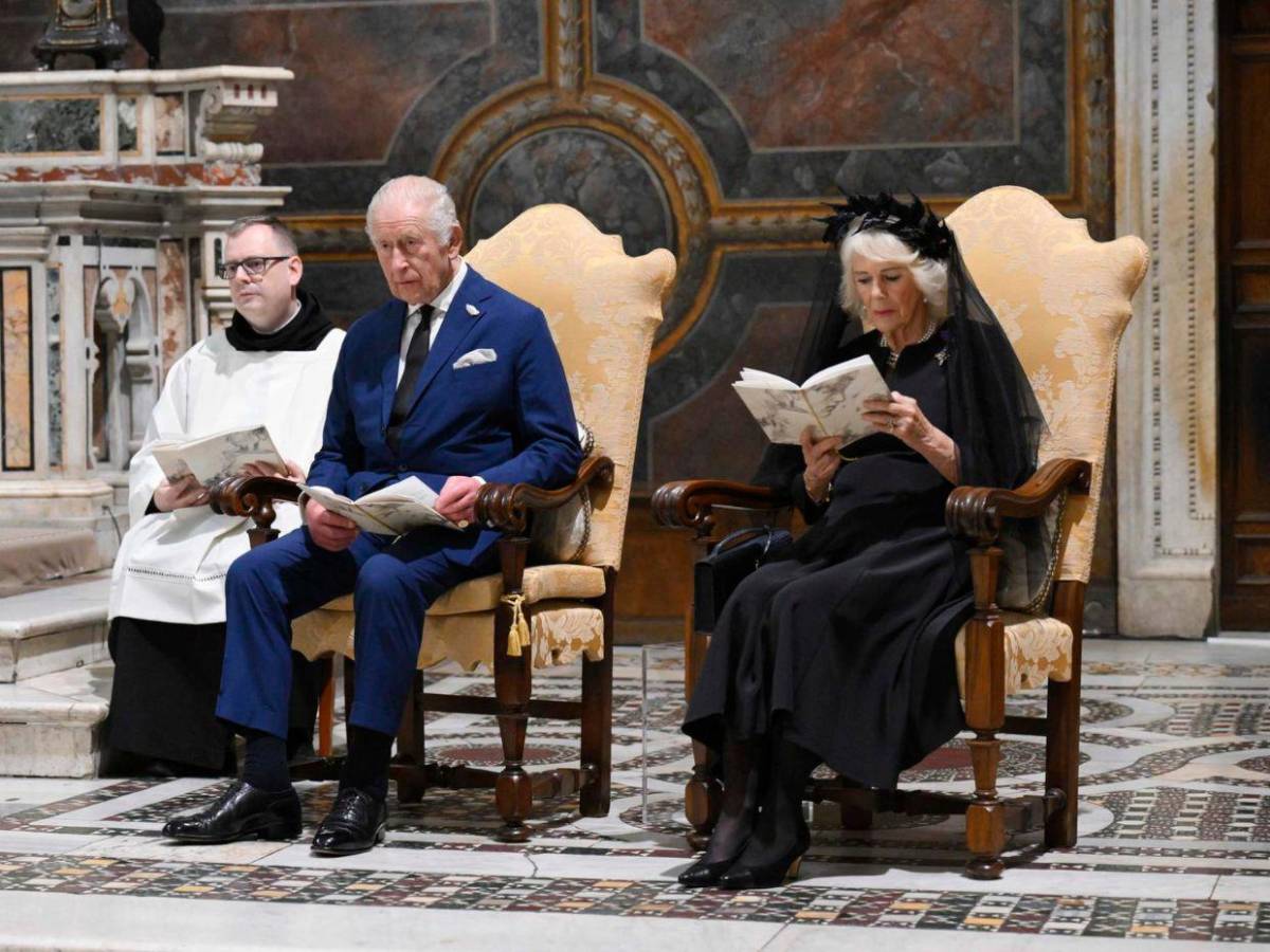 Rey Carlos III y papa León rezan juntos en la Capilla Sixtina: así fue el encuentro en el Vaticano