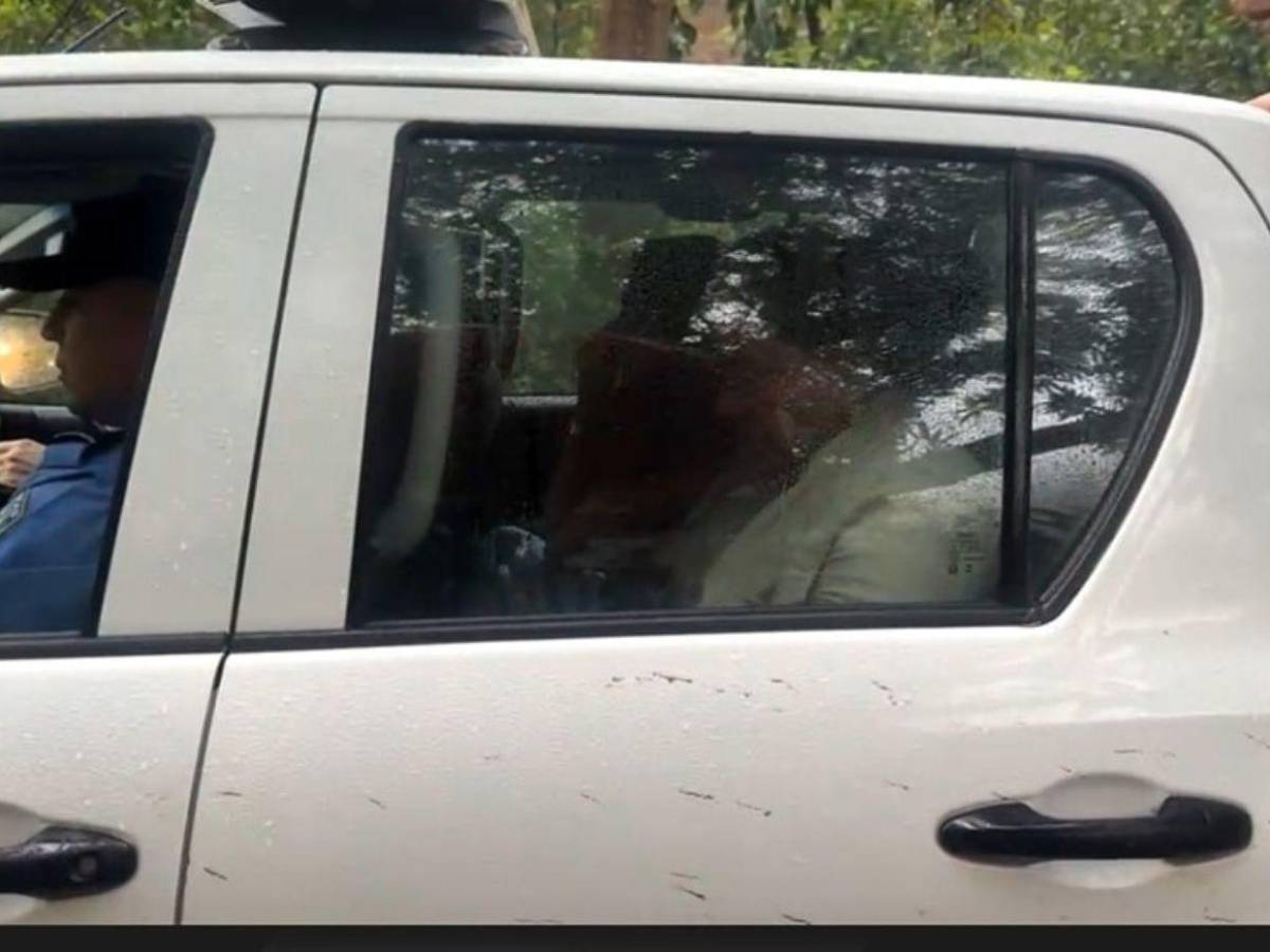 Aterrizaje forzoso en Cortés: el momento exacto en que Xiomara Castro baja del helicóptero