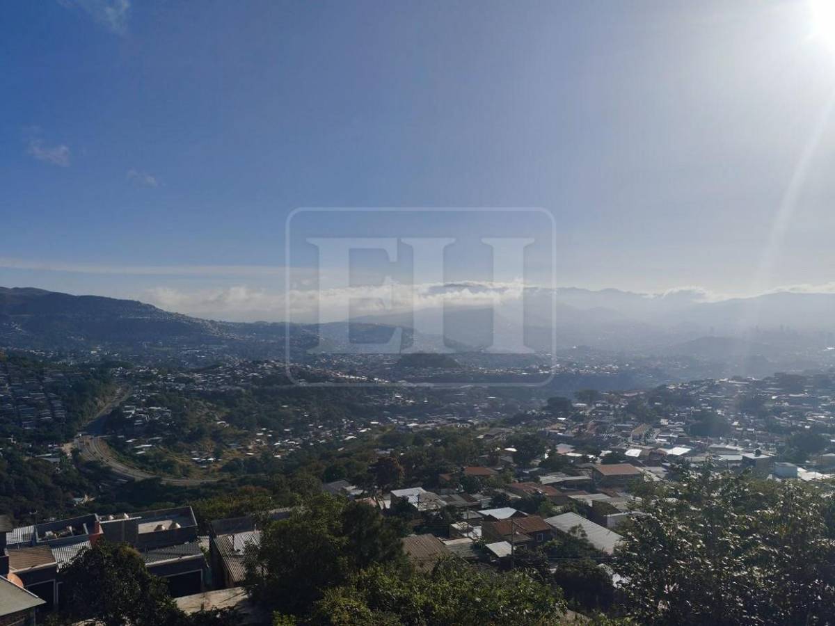 Domingo soleado, caluroso y con bruma: así está el clima en Tegucigalpa