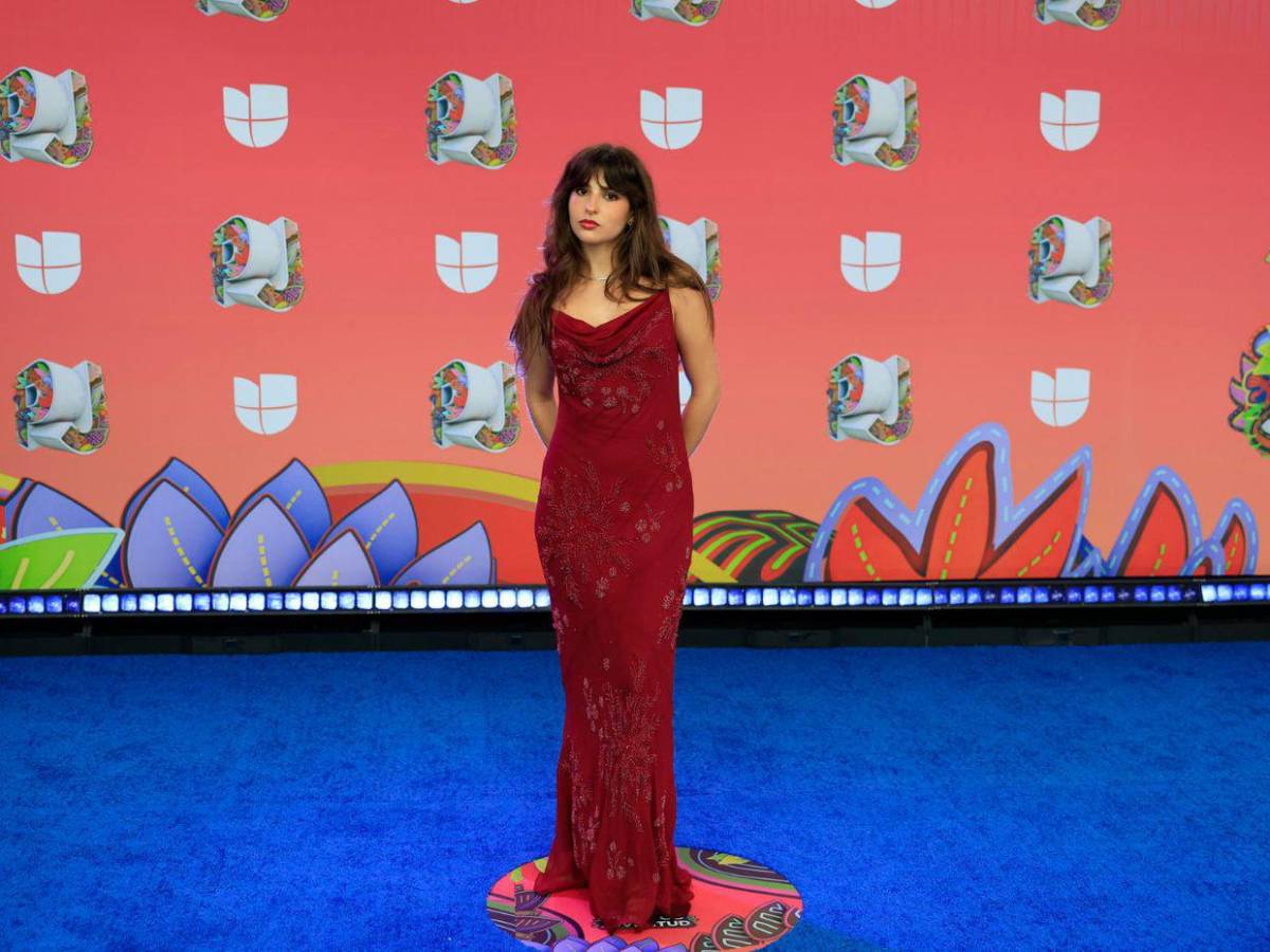 Así lucieron los famosos en la alfombra azul de Premios Juventud
