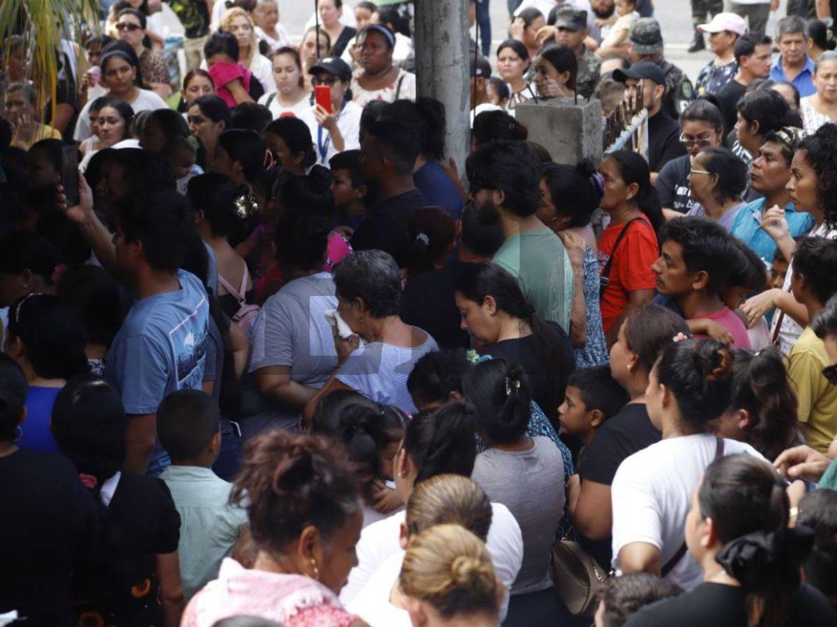 Con multitudinario entierro dan último adiós a Sebastián Serrano, menor muerto en accidente en Omoa