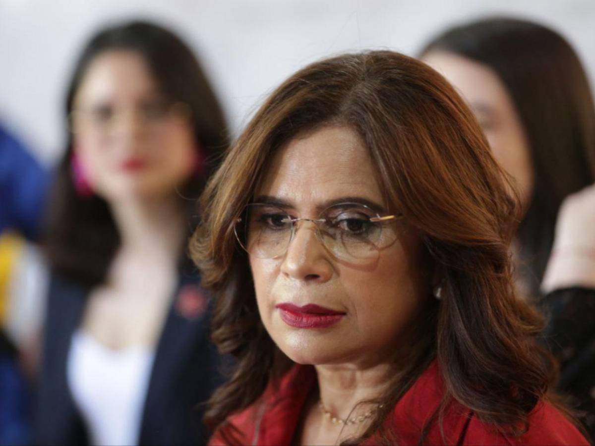 Rixi Moncada vota en medio de un caos en las elecciones primarias