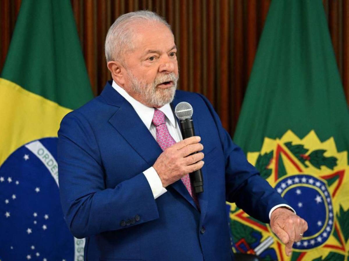 El presidente de Brasil, Lula da Silva dijo que hubo cierta complicidad de parte de la policía militar con los vandalos.