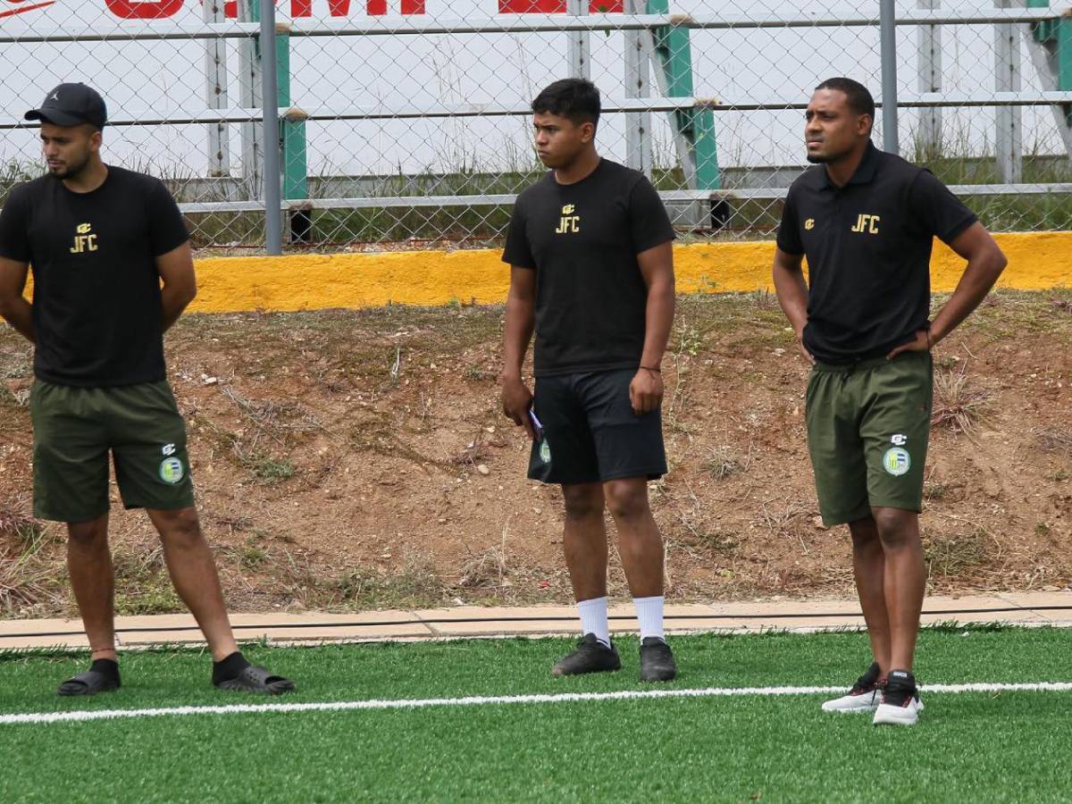 ¿Quién es la hermosura que robó suspiros? El ambientazo en partido por el descenso en Olancho