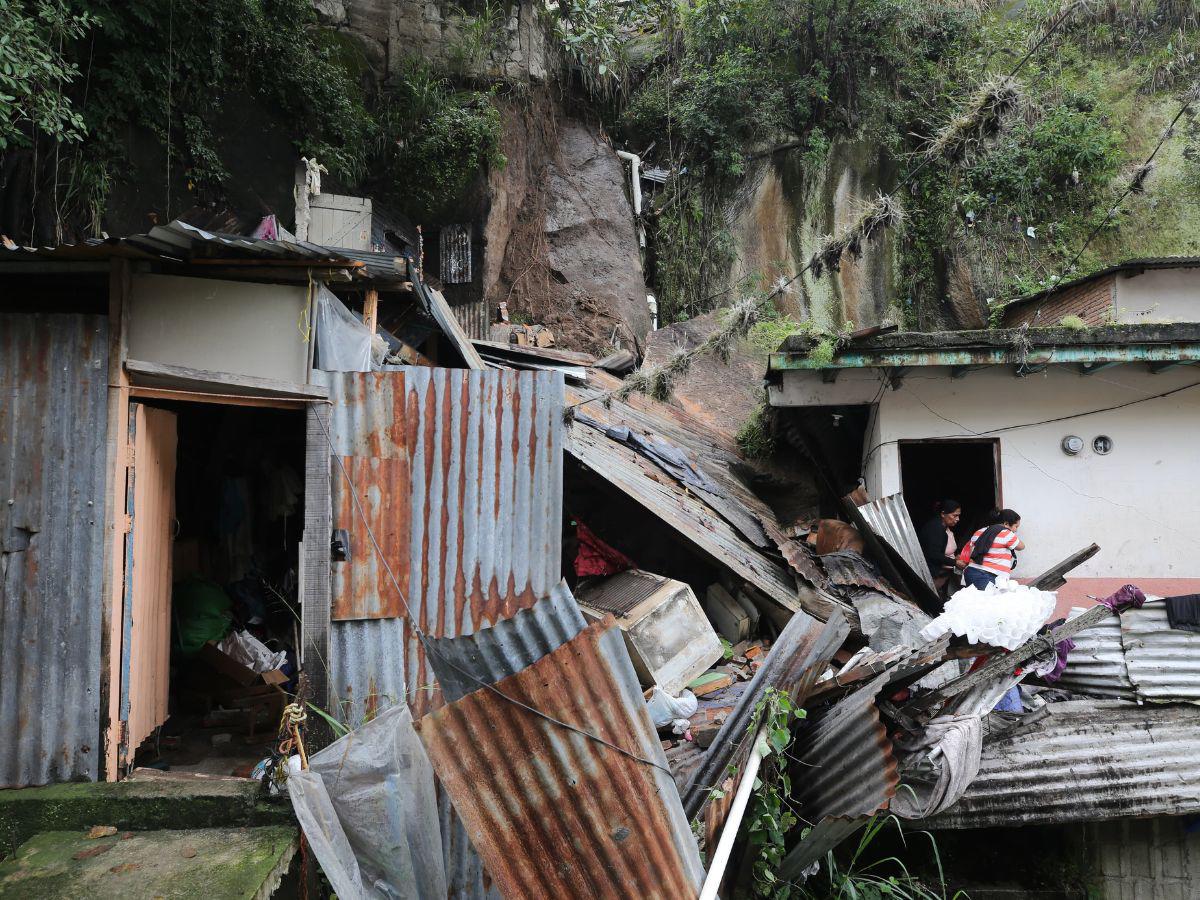 Lluvias por tropical Sara provocan deslizamientos colonia La Peña de la capital Lluvias por tropical Sara provocan deslizamientos colonia La Peña de la capital