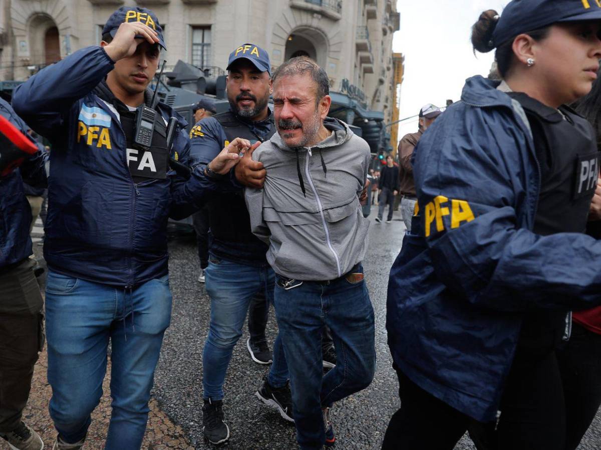 39 personas detenidas y caos deja la marcha de los jubilados en Buenos Aires