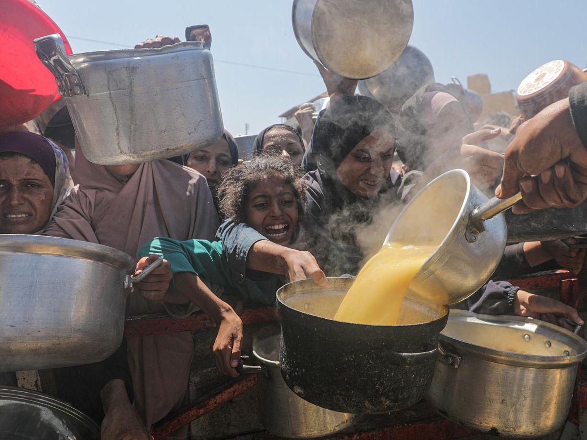 Desesperación y hambre: la lucha de los palestinos por conseguir comida en Gaza