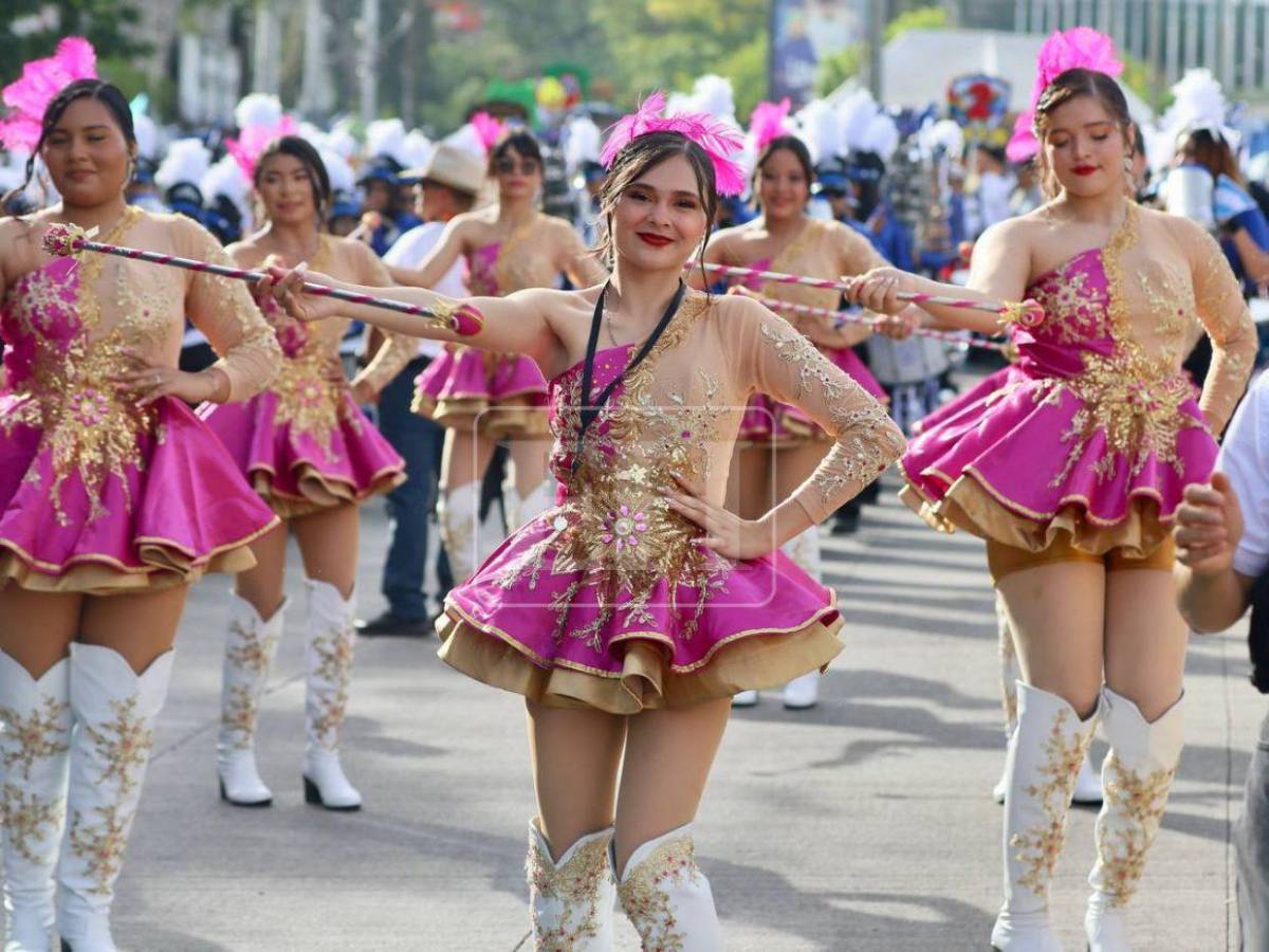 Las primeras palillonas que se roban las miradas en los desfiles patrios 2026