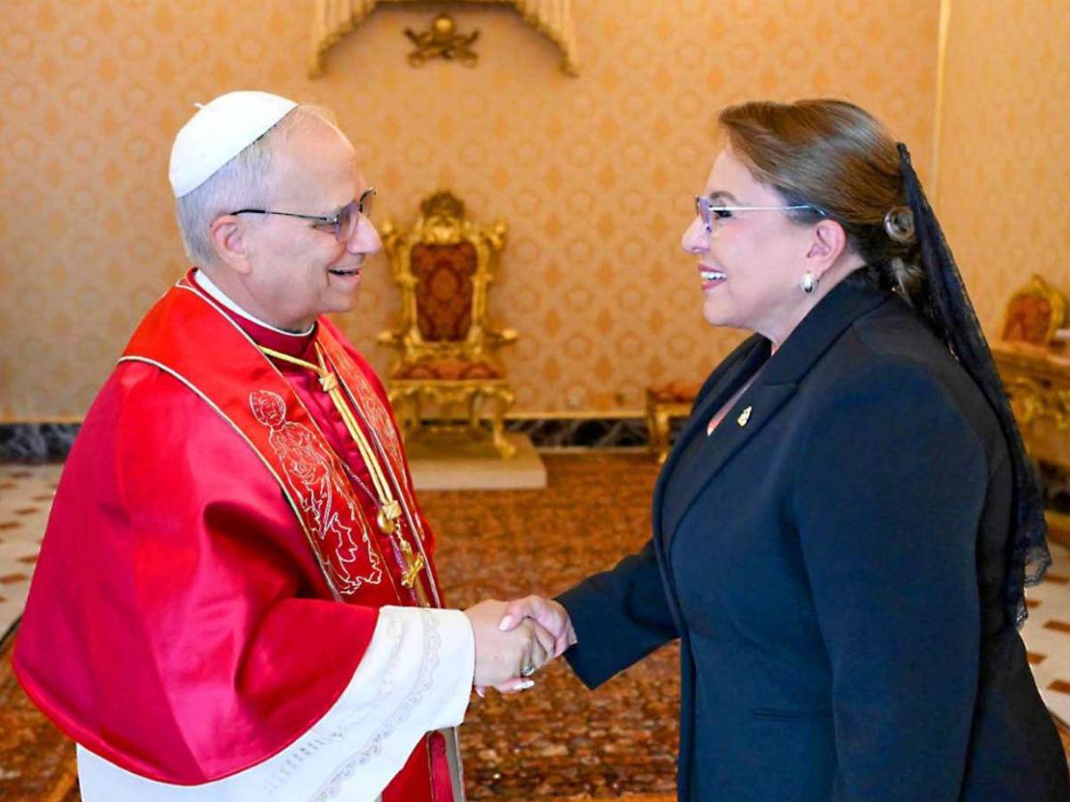¿Qué familiares de la presidenta Xiomara Castro viajaron al Vaticano a reunión con el papa?