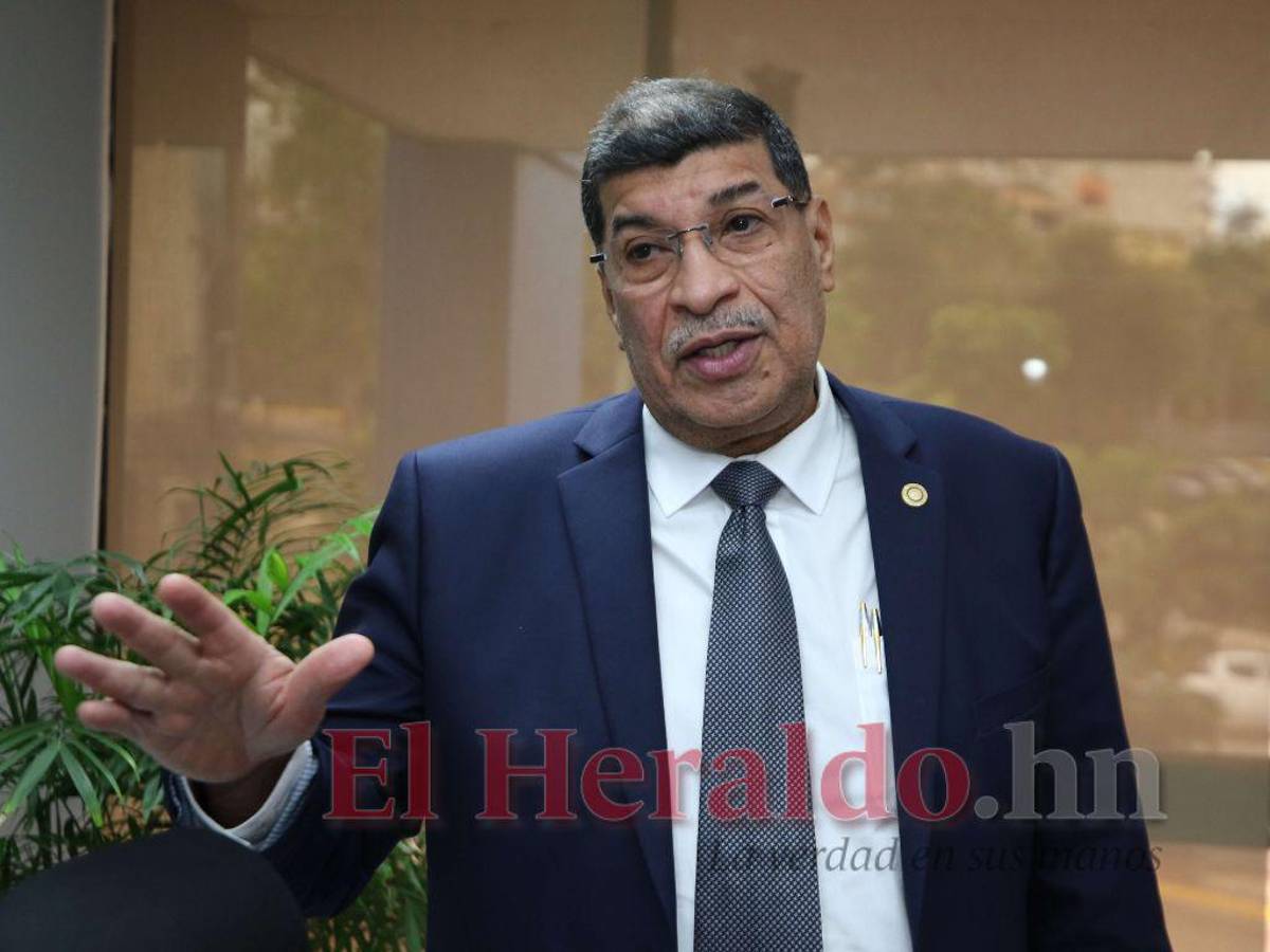 Edwin Araque destinó L 500 mil para remodelar su oficina en Banhprovi