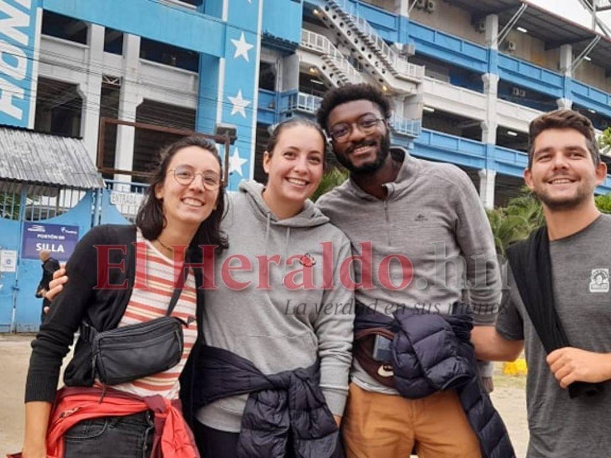 ¿Por qué negaron ingreso a franceses que llegaron al Olímpico para ver el Honduras vs. México?